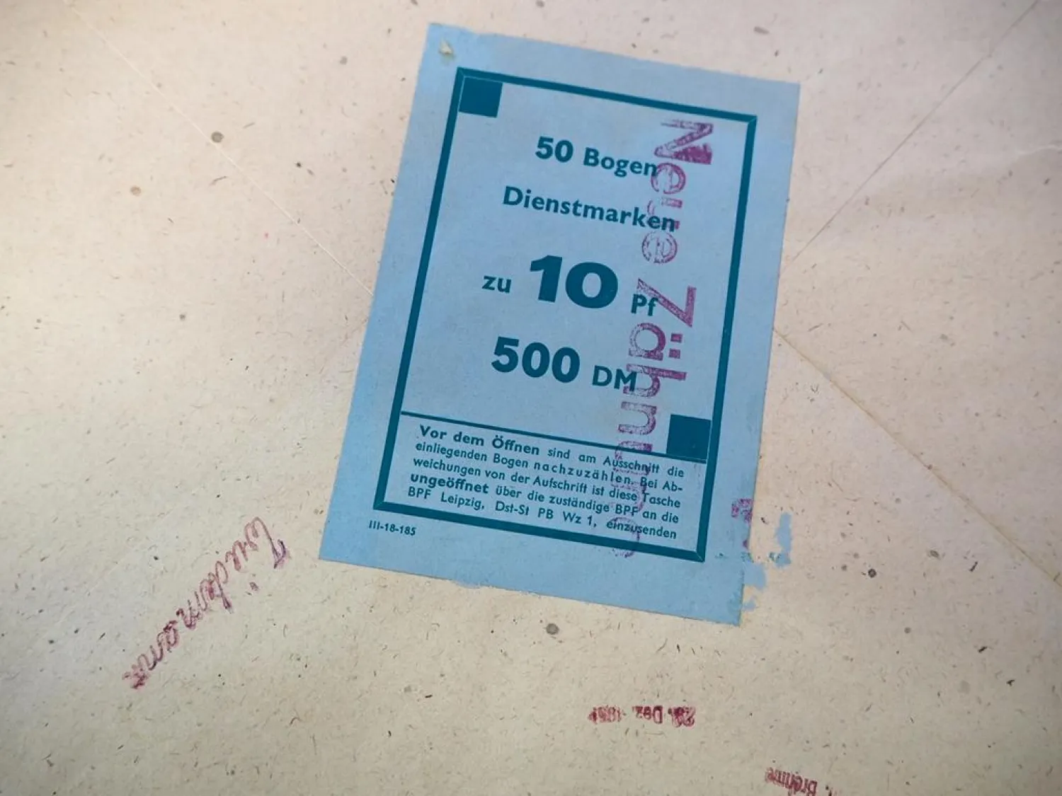 Briefmarken 50x Bogen Dienstmarken zu 10 Pf. 500 DM neue Zähnung DDR