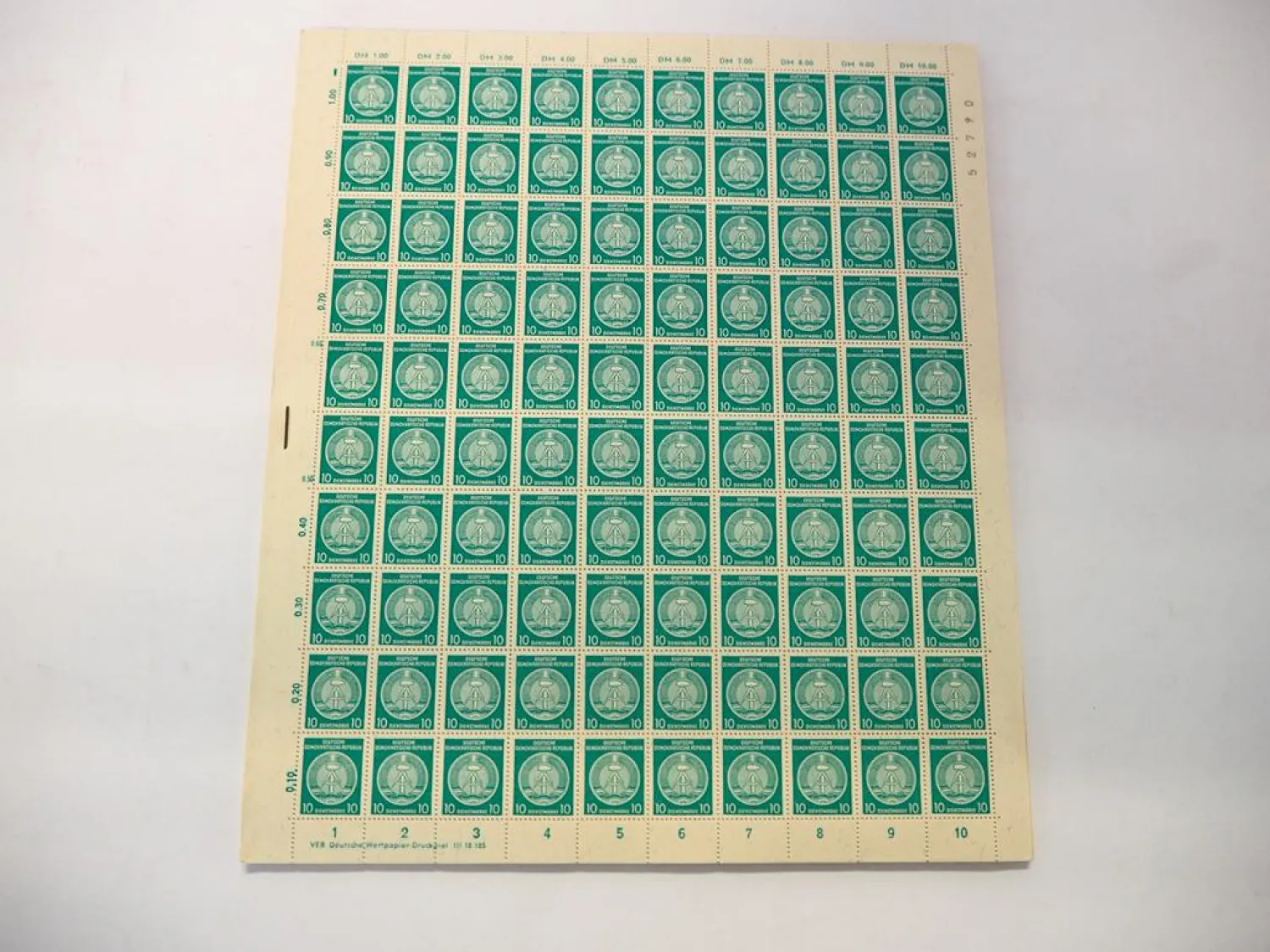Briefmarken 50x Bogen Dienstmarken zu 10 Pf. 500 DM neue Zähnung DDR