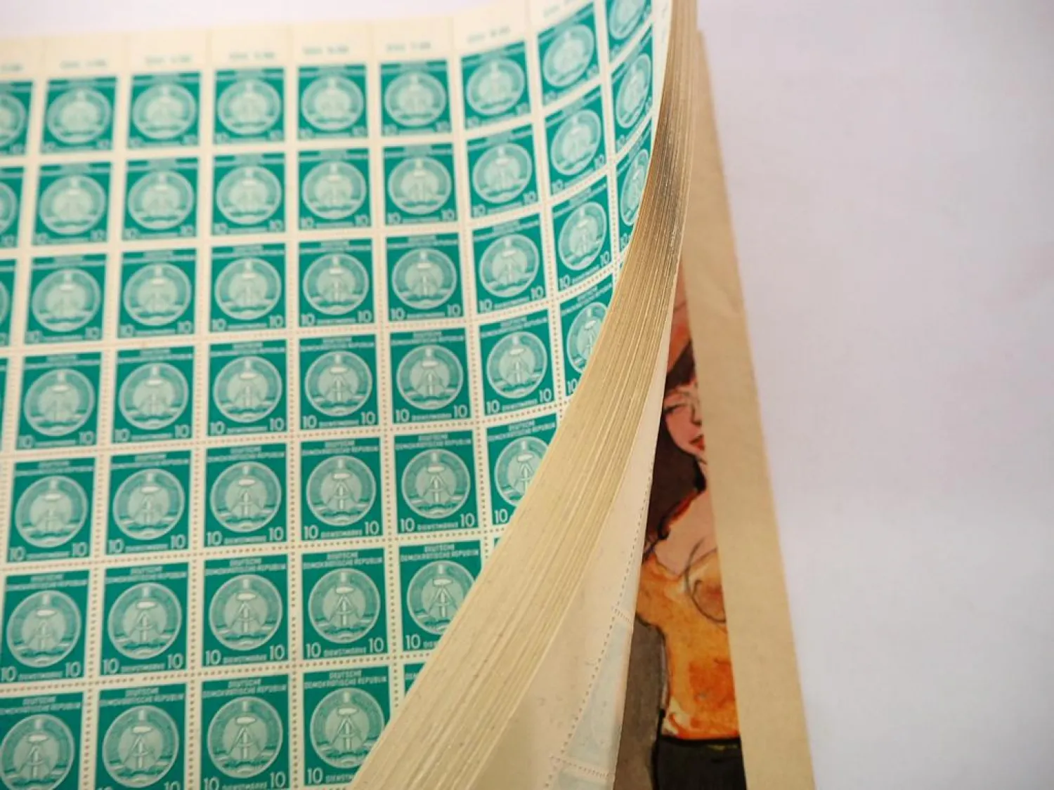 Briefmarken 50x Bogen Dienstmarken zu 10 Pf. 500 DM neue Zähnung DDR