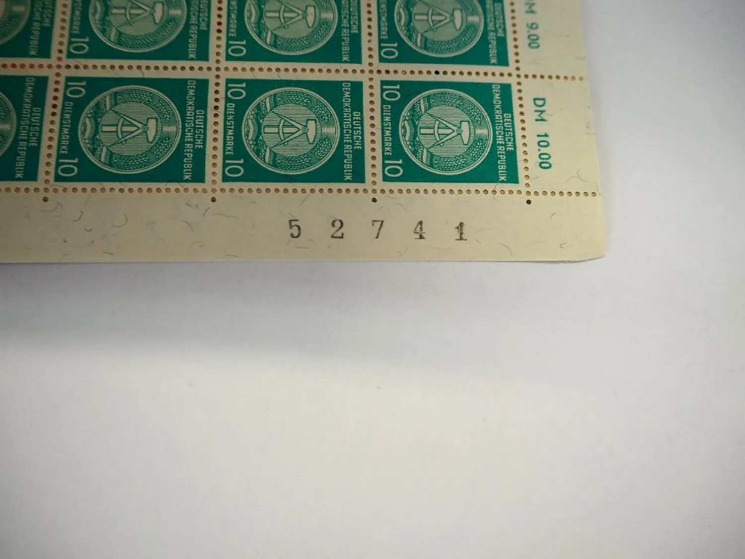 Briefmarken 50x Bogen Dienstmarken zu 10 Pf. 500 DM neue Zähnung DDR