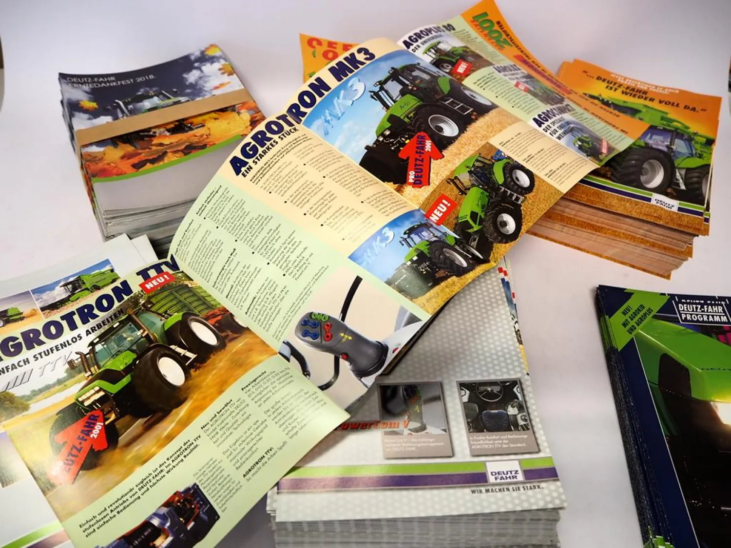 ca 1400 Original Prospekte Deutz Fahr Traktoren & Mähdrescher 1996 - 2018
