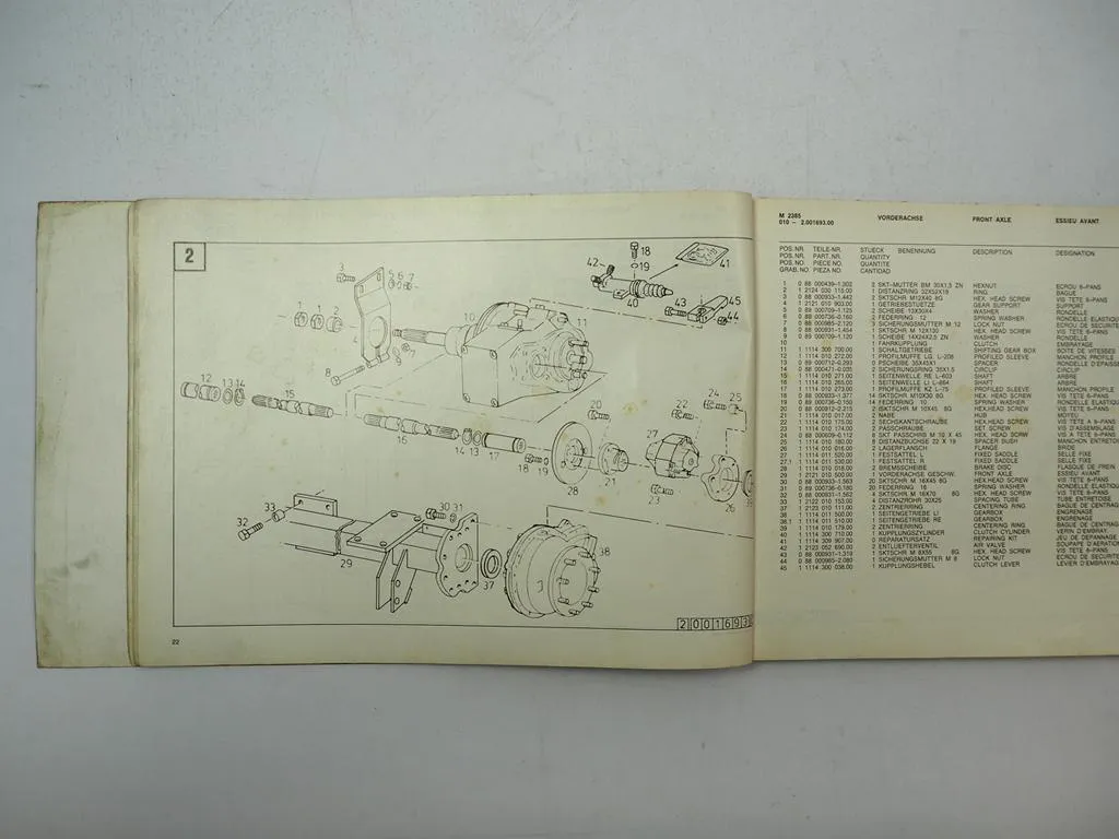 Deutz Fahr M2385 Mähdrescher Ersatzteilliste Spare Parts List 1982