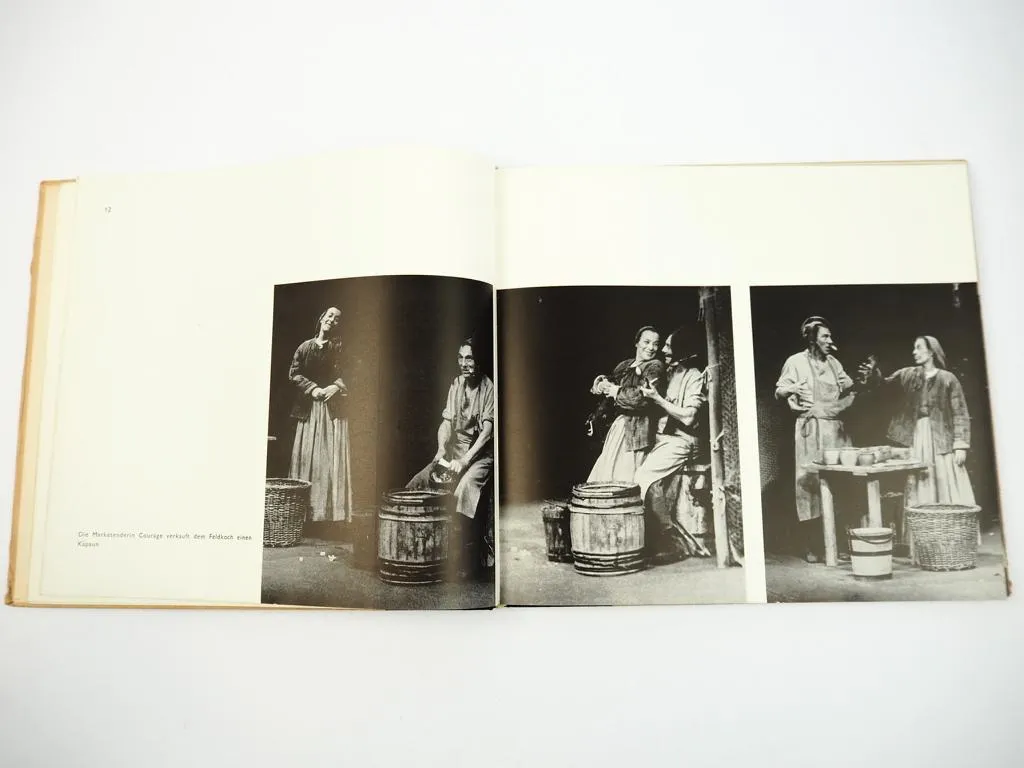 Die Schauspielerin Helene Weigel Fotobuch mit Texten von Bertold Brecht 1959