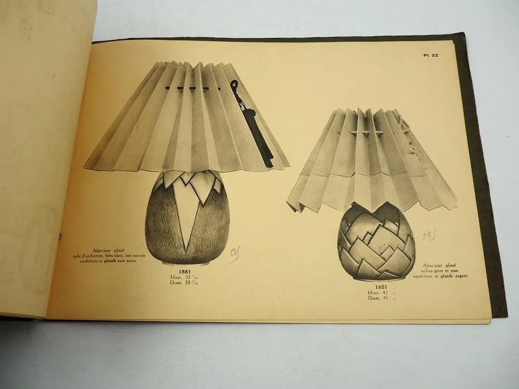 Etains de R. Delavan eiseleur decorateur Paris Art Deco Metall Schalen Vasen Dekoration