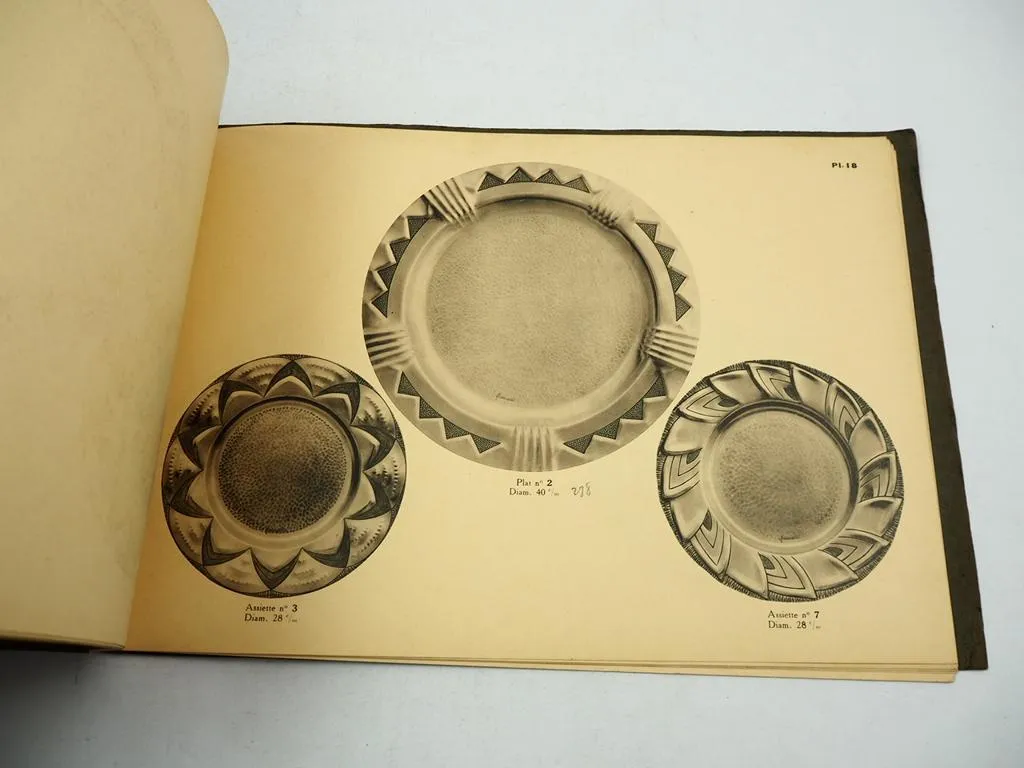 Etains de R. Delavan eiseleur decorateur Paris Art Deco Metall Schalen Vasen Dekoration