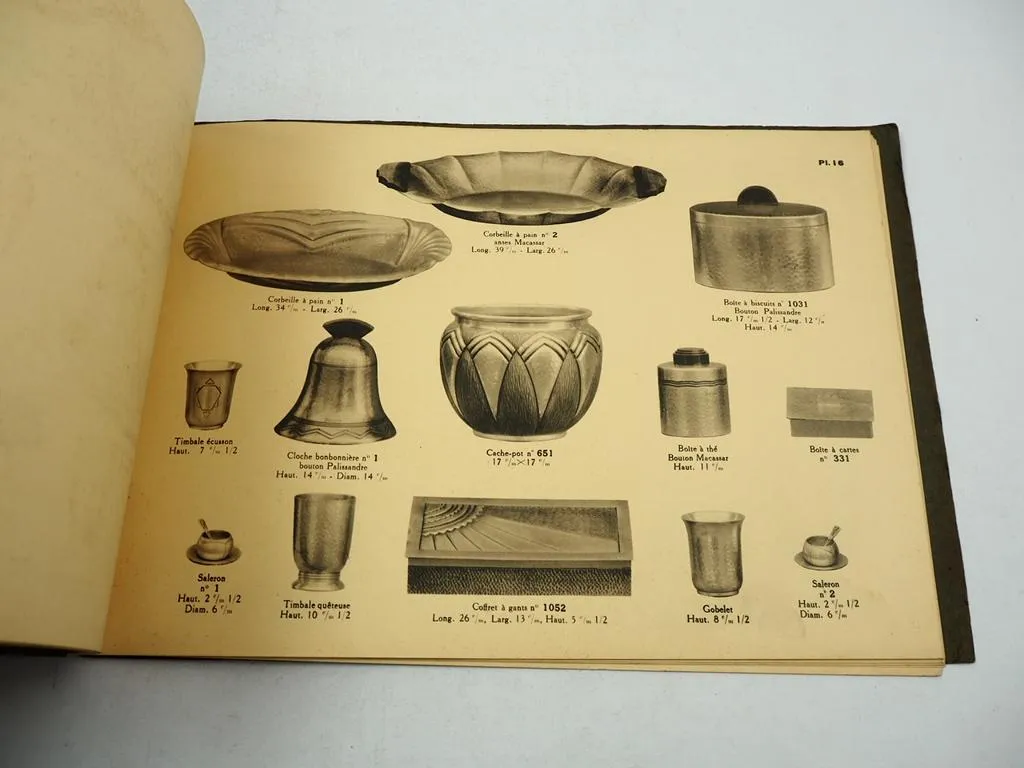 Etains de R. Delavan eiseleur decorateur Paris Art Deco Metall Schalen Vasen Dekoration