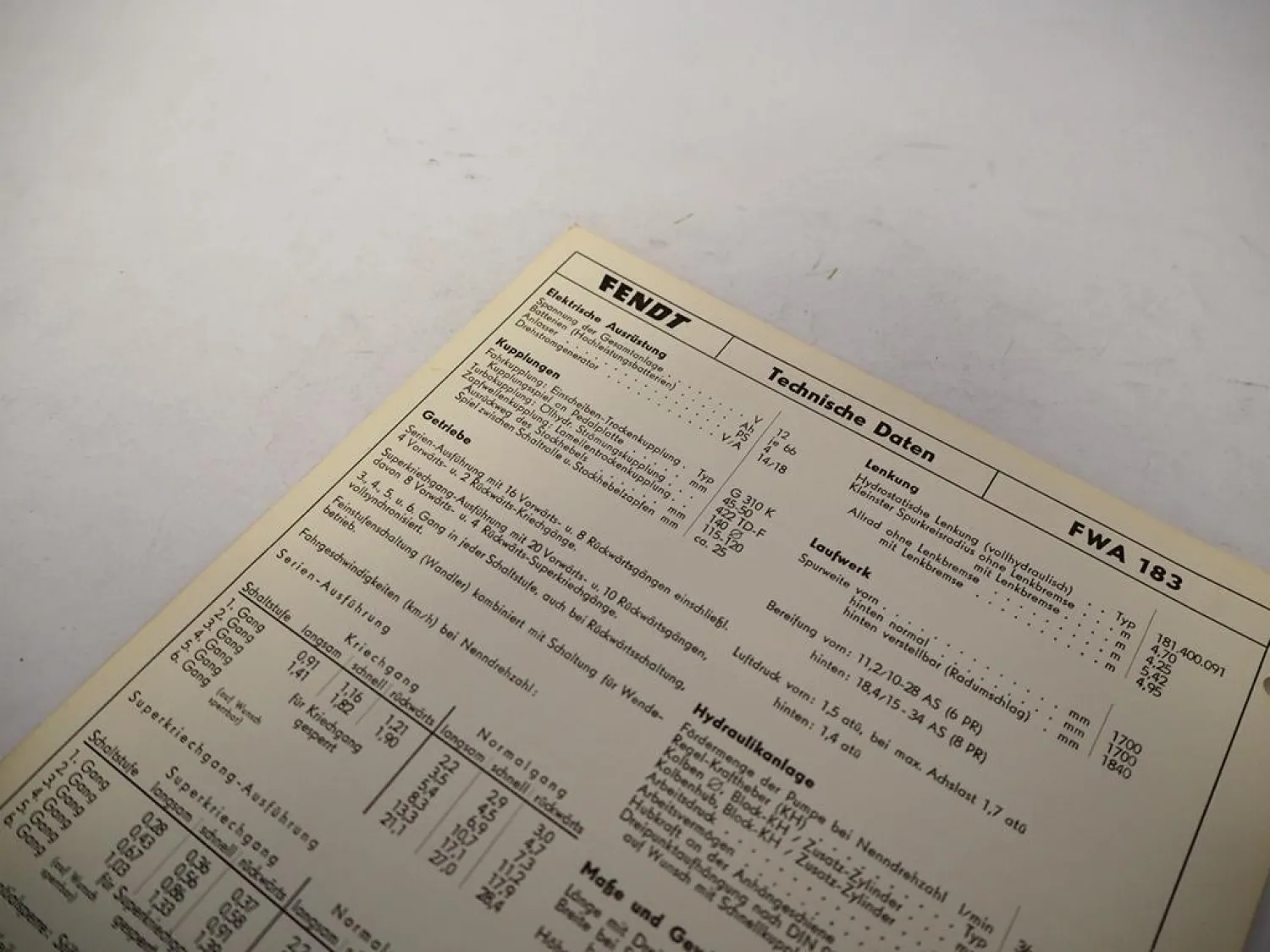 Fendt Favorit 12S Traktor FWA 183 Technische Daten Anzugswerte Datenblatt 1971
