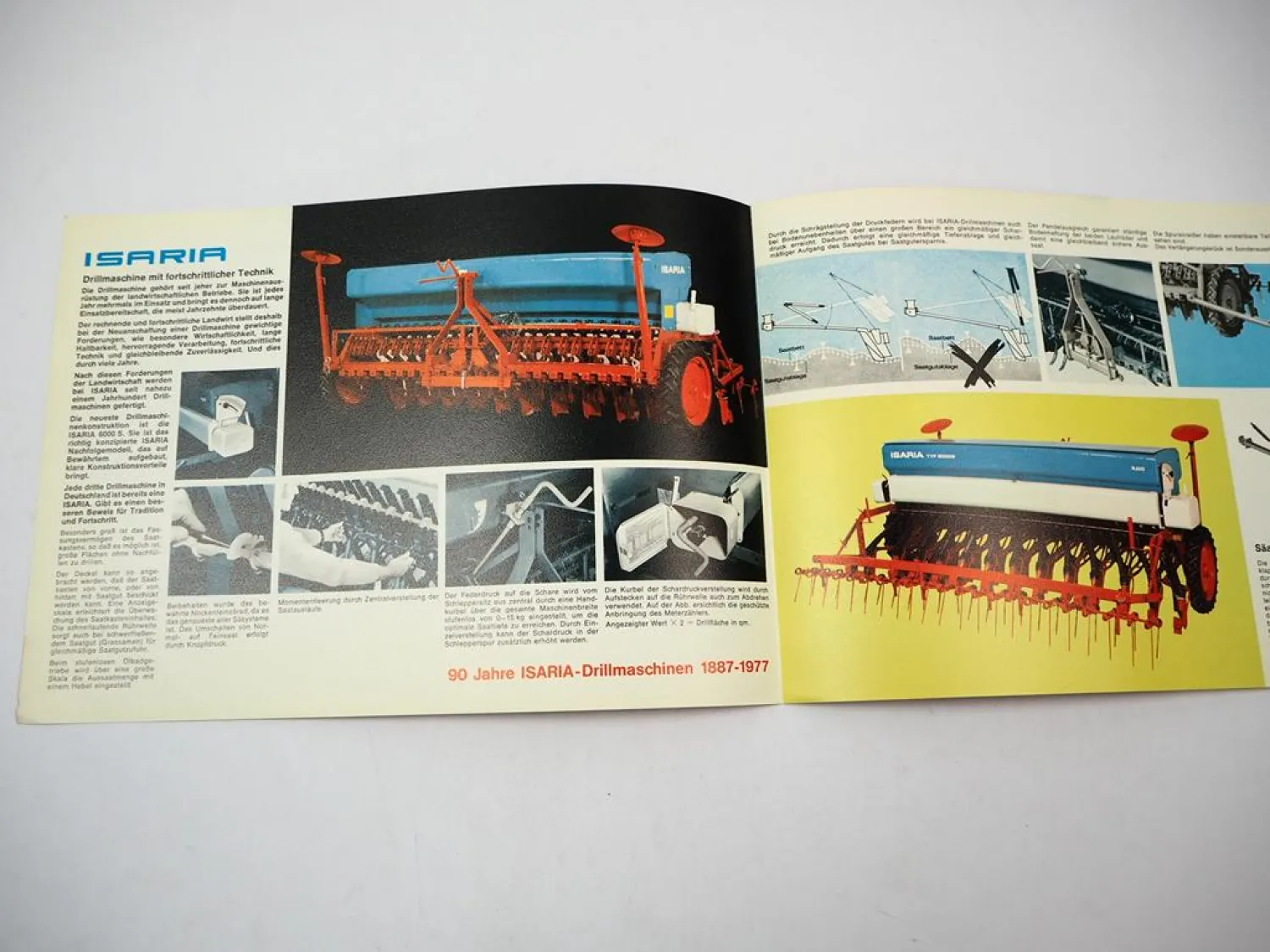 Isaria 6000 S Drillmaschine am Eicher Traktor Prospekt 1970er Jahre