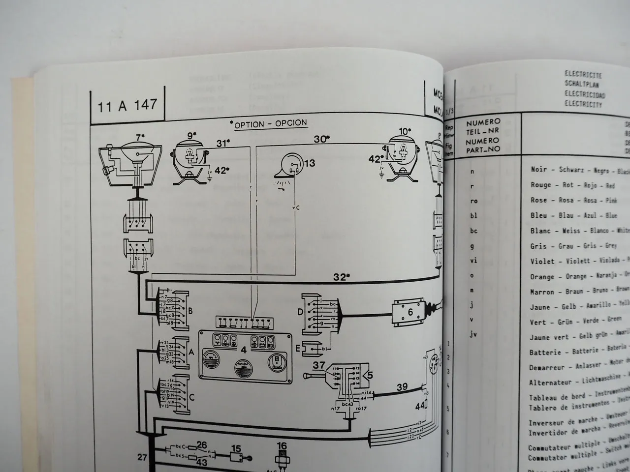 Manitou MCE40H MCL40H Gabelstapler Ersatzteilliste Spare Parts Catalogue 1985
