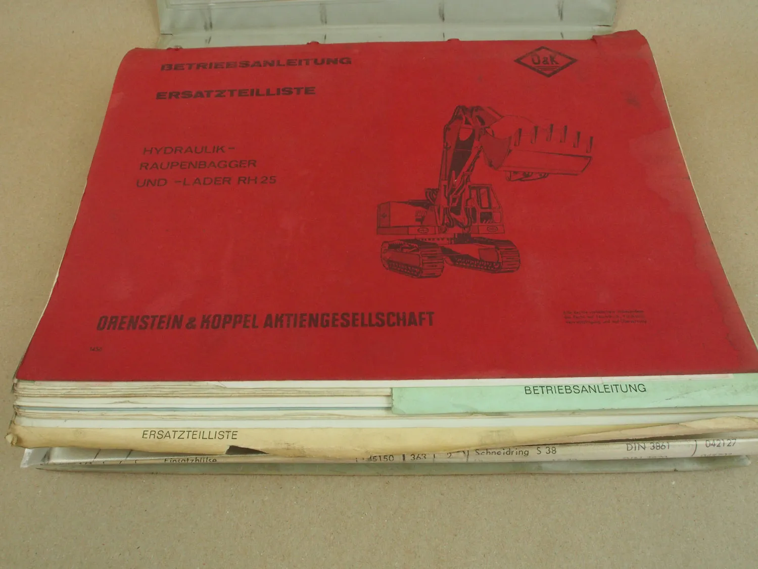 O&K RH25 Bagger Betriebsanleitung Ersatzteilkatalog Schaltpläne Spare Parts List