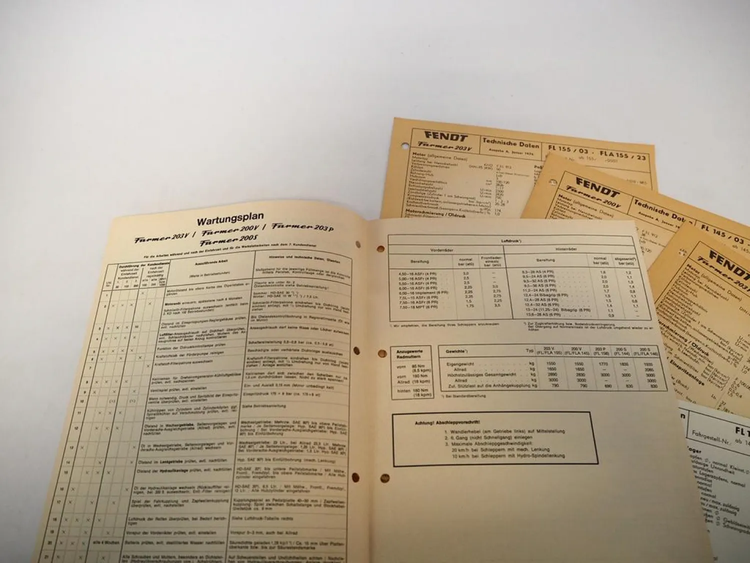 Original Fendt Farmer 200 V/S 203 V/P Schmierplan & Technische Daten Anzugswerte