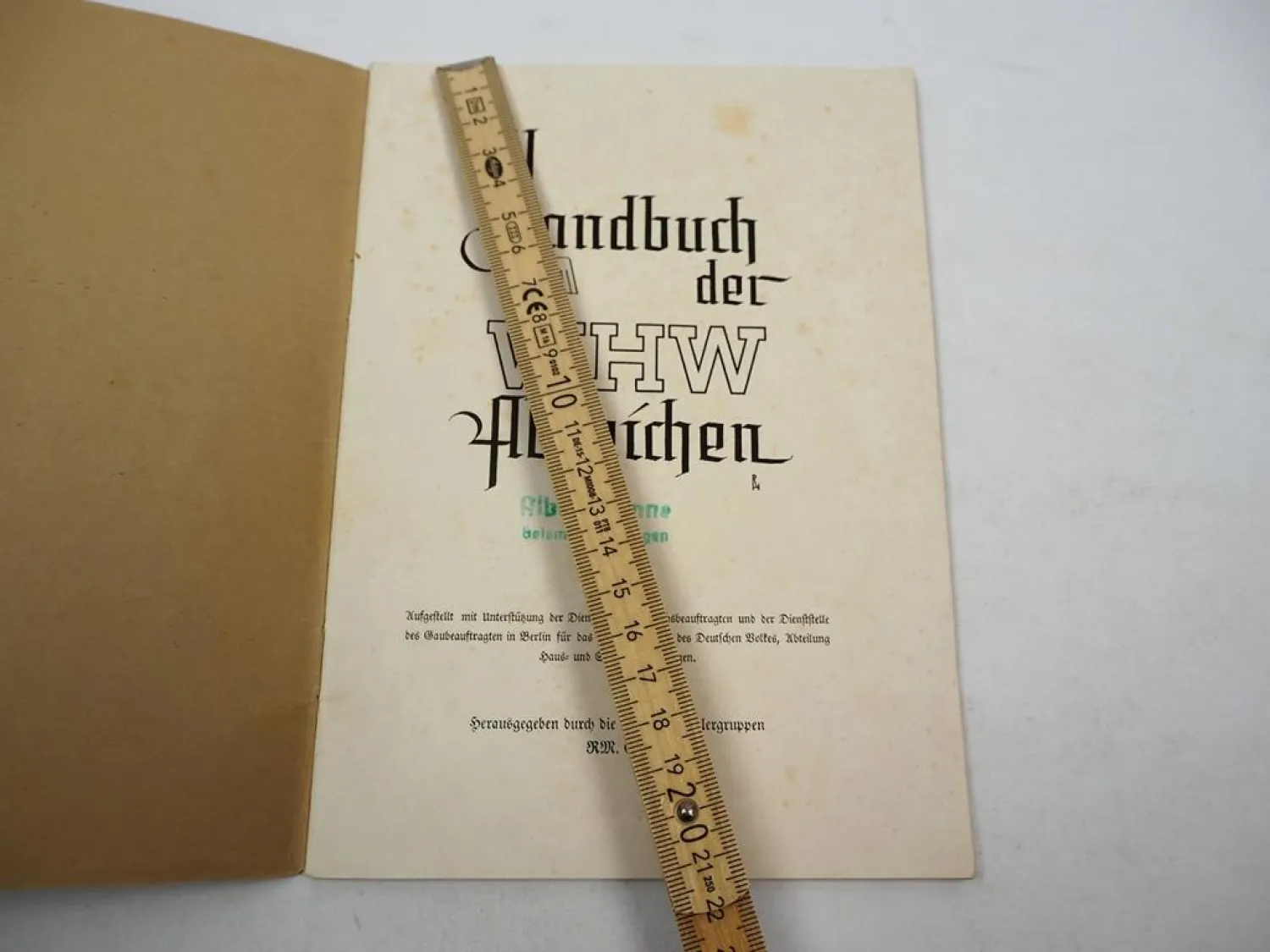 Original Handbuch der WHW Abzeichen Druck Carl Gerber München