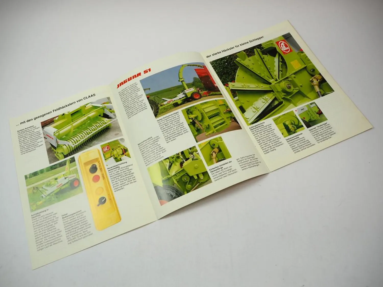 Original Prospekt Claas Jaguar 51 61 75 Feldhäcksler am IHC 885 XL & MF Schlepper