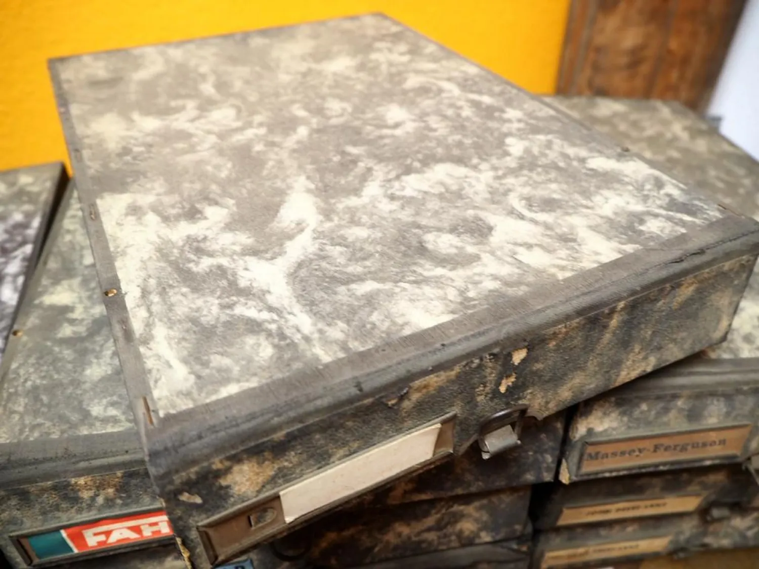 Original Prospekte Lely Landtechnik in Archivkasten 1980er bis 1990er Jahre