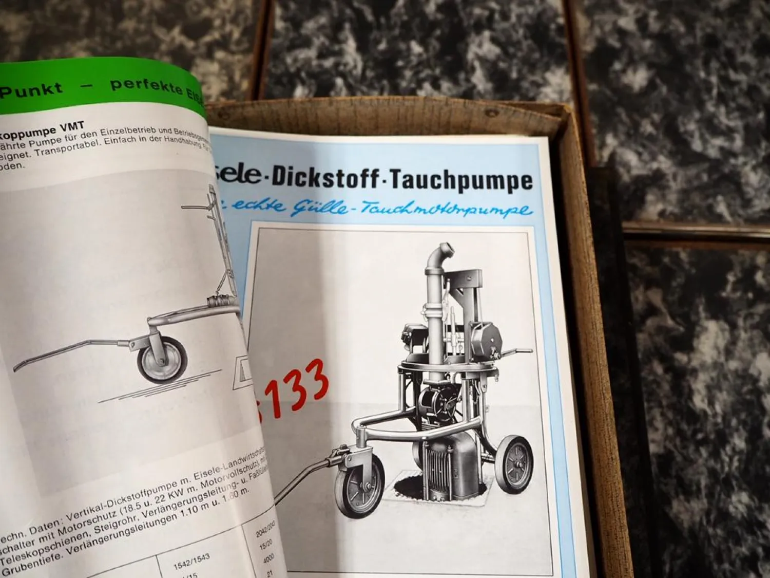 Original Prospekte von Pumpen aus der Landwirtschaft in Archivkasten 1970/90er