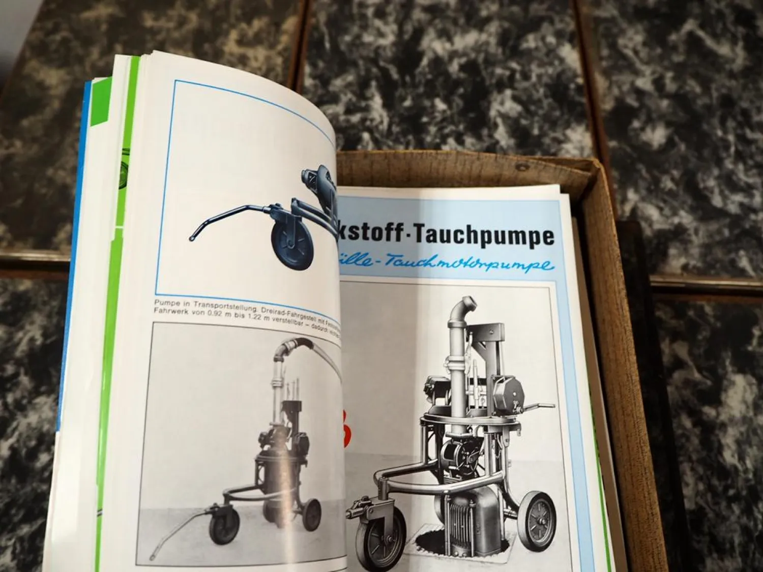 Original Prospekte von Pumpen aus der Landwirtschaft in Archivkasten 1970/90er