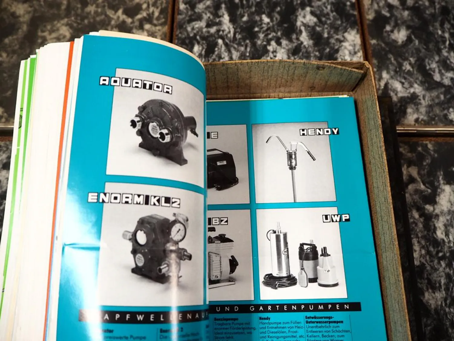 Original Prospekte von Pumpen aus der Landwirtschaft in Archivkasten 1970/90er