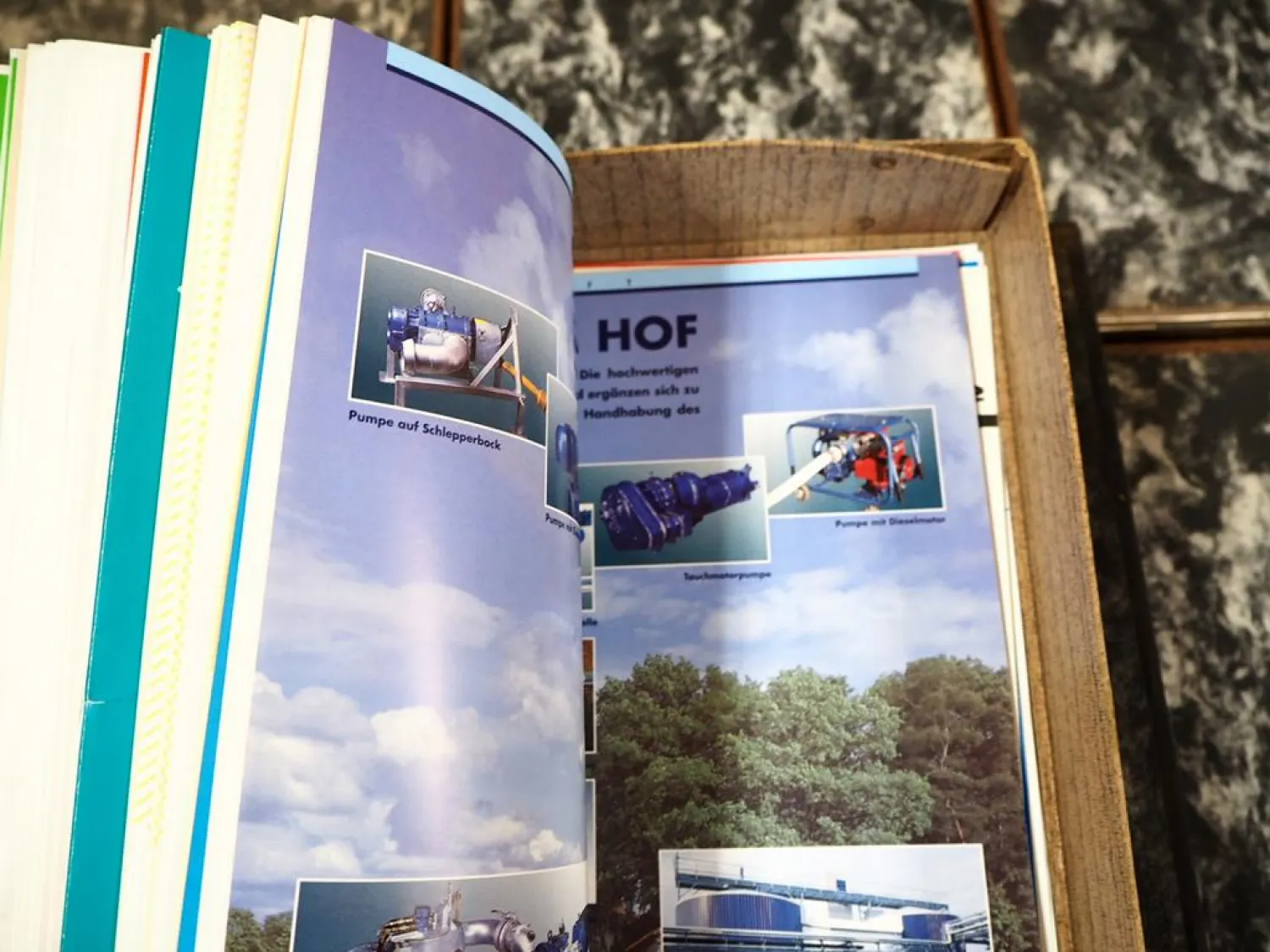Original Prospekte von Pumpen aus der Landwirtschaft in Archivkasten 1970/90er