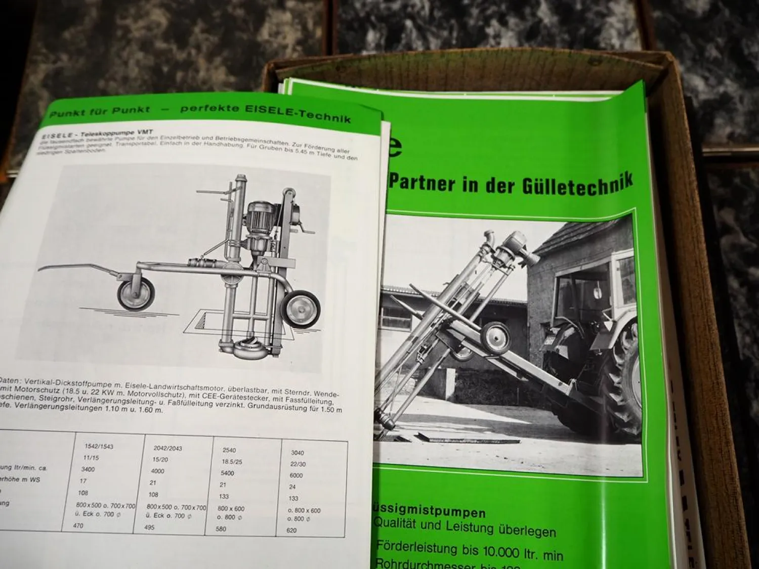 Original Prospekte von Pumpen aus der Landwirtschaft in Archivkasten 1970/90er