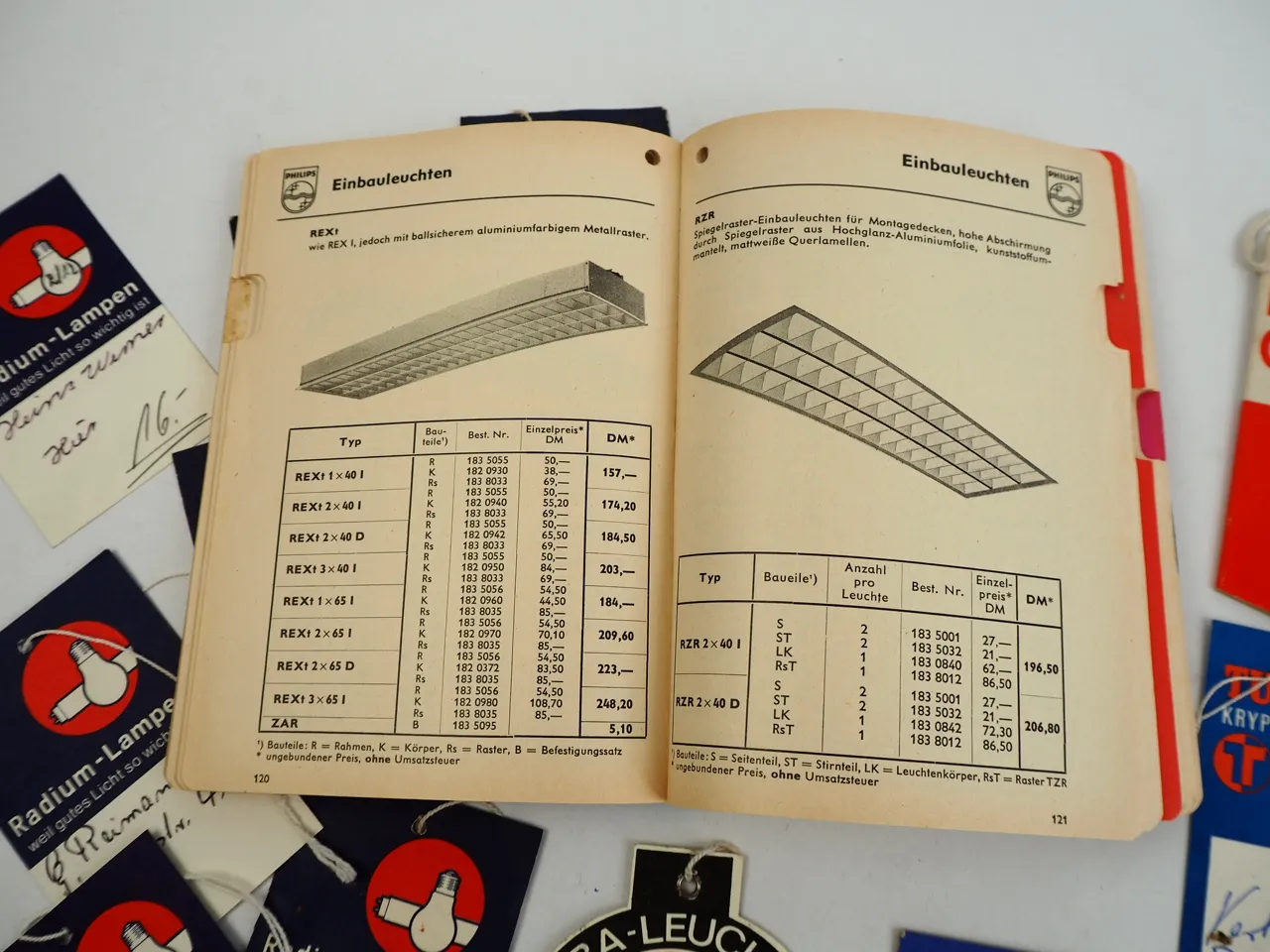 Philips Handbuch für den Fachhandel 1970 mit Reklameschildchen Lampen