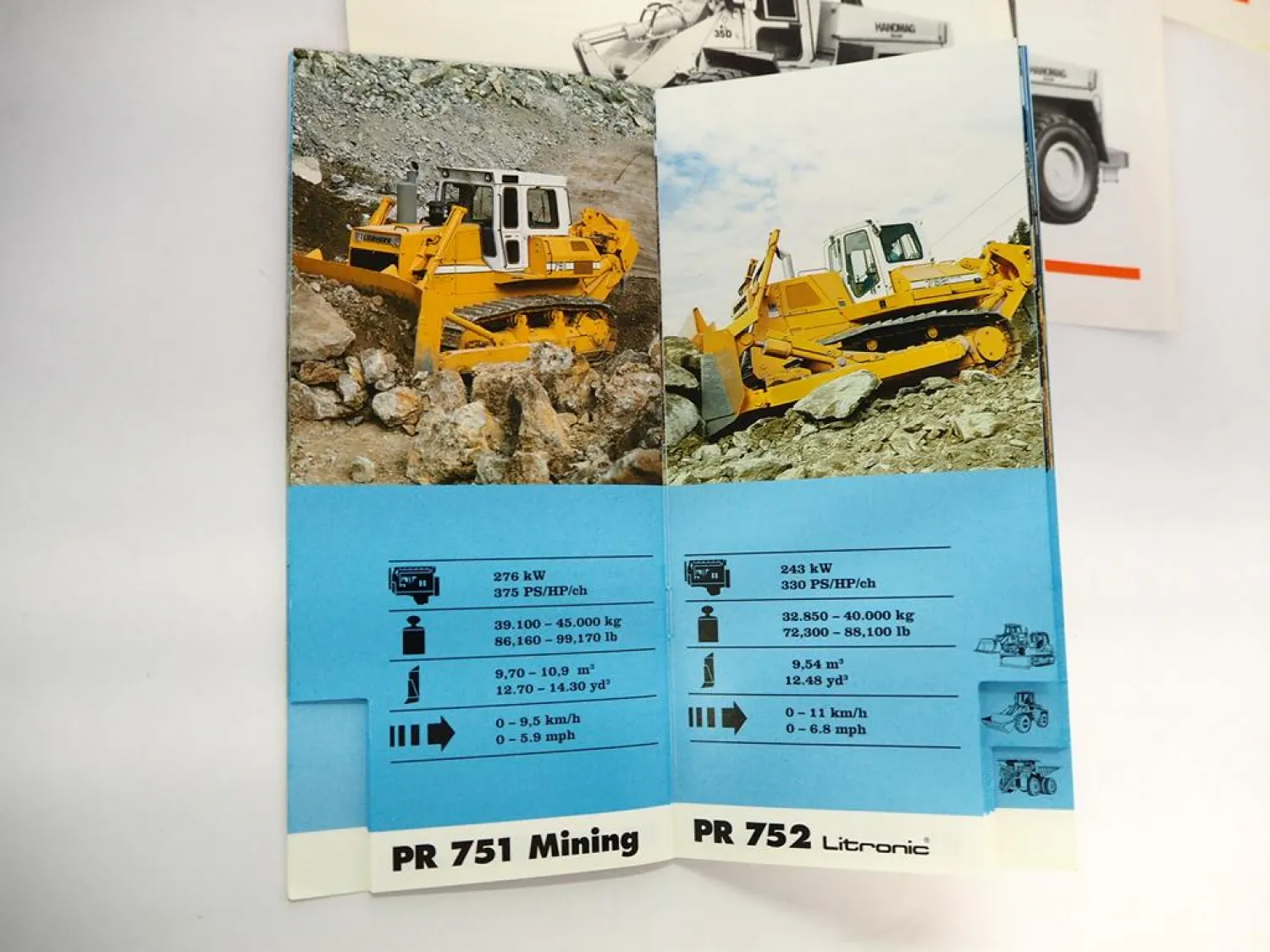 Posten 19x Prospekt Hanomag Liebherr Zeppelin Terex Radlader Bagger Baumaschinen