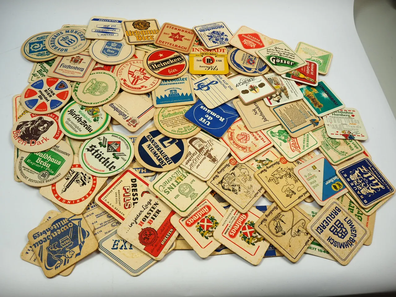 Posten ältere Bierdeckel geschätzt ca 230 Stück