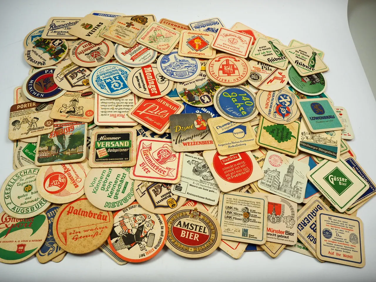 Posten ältere Bierdeckel geschätzt ca 230 Stück