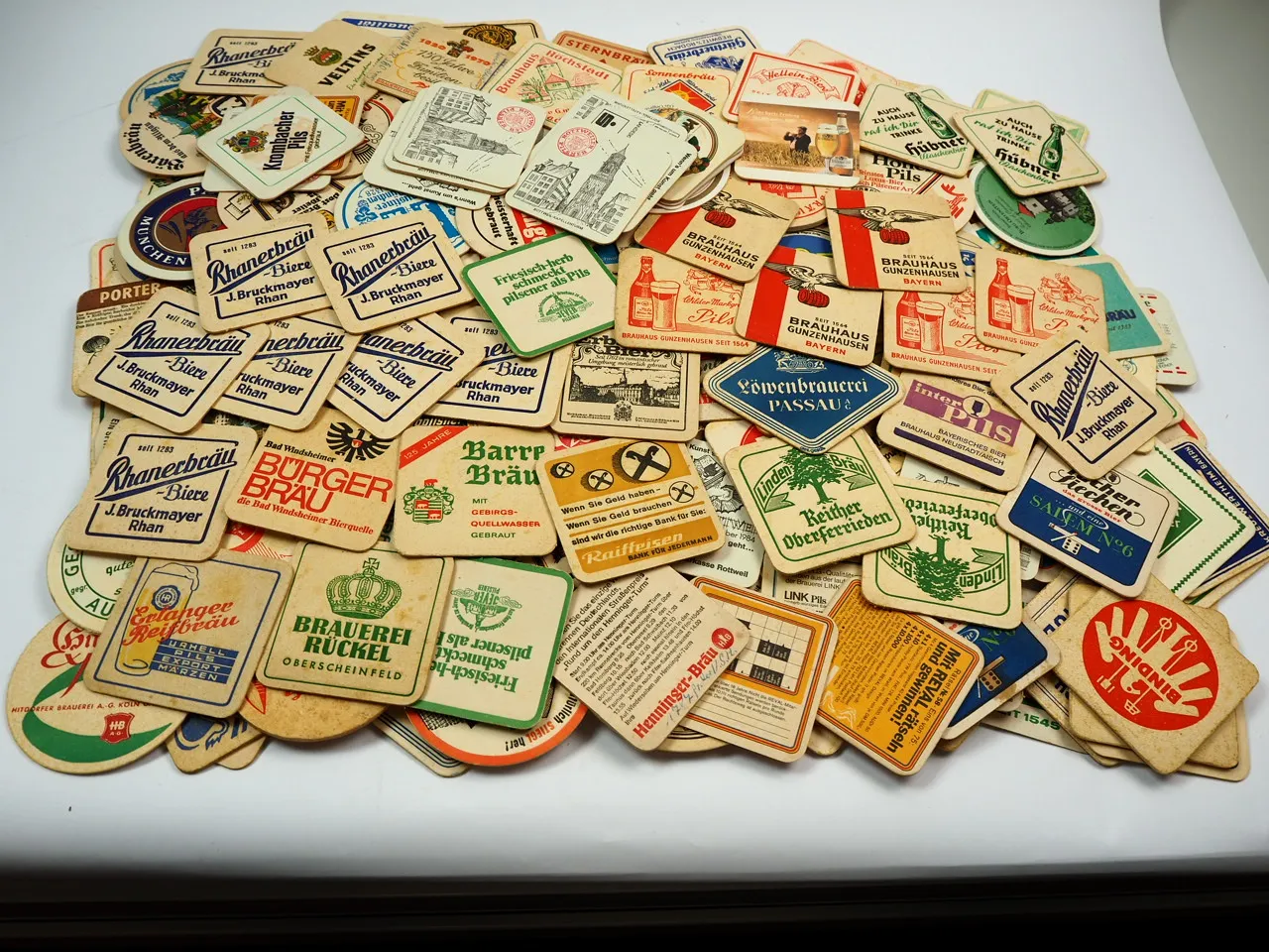 Posten ältere Bierdeckel geschätzt ca 230 Stück