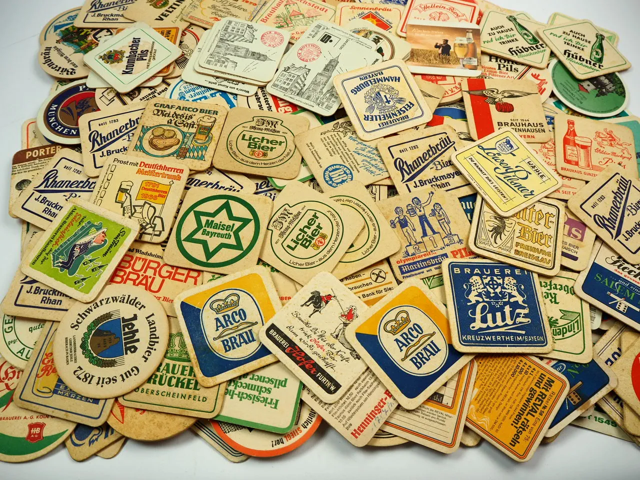 Posten ältere Bierdeckel geschätzt ca 230 Stück