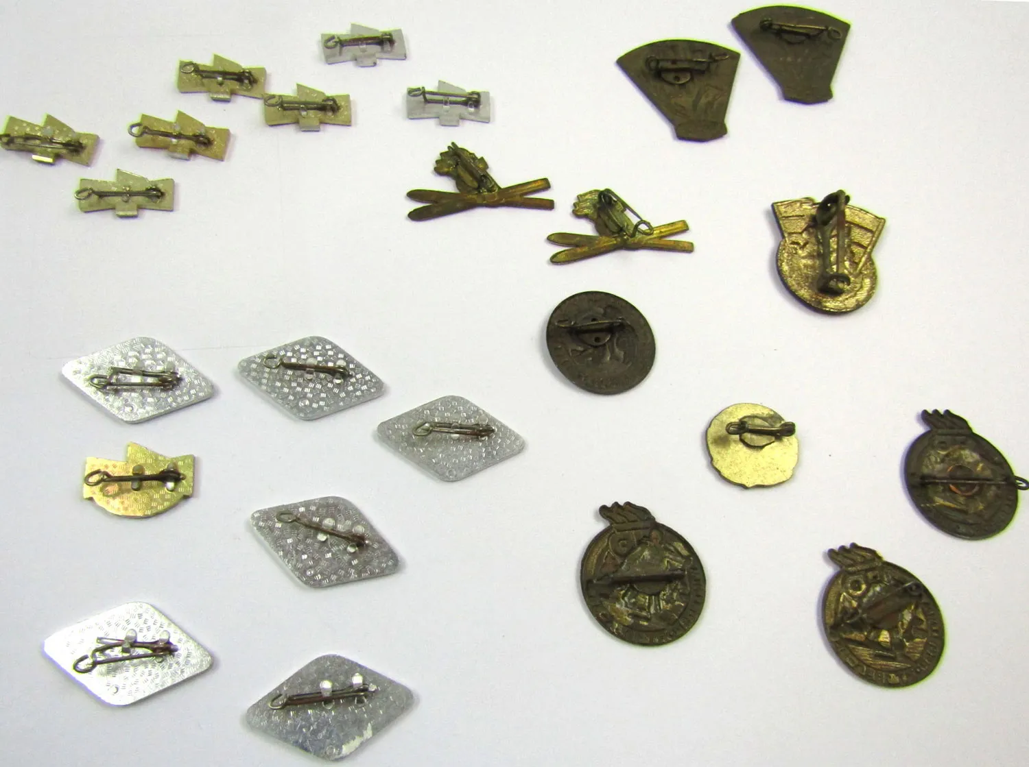 Posten DDR 24 Abzeichen Sport JP Wintersport Sommersport DTSB 1954-1983