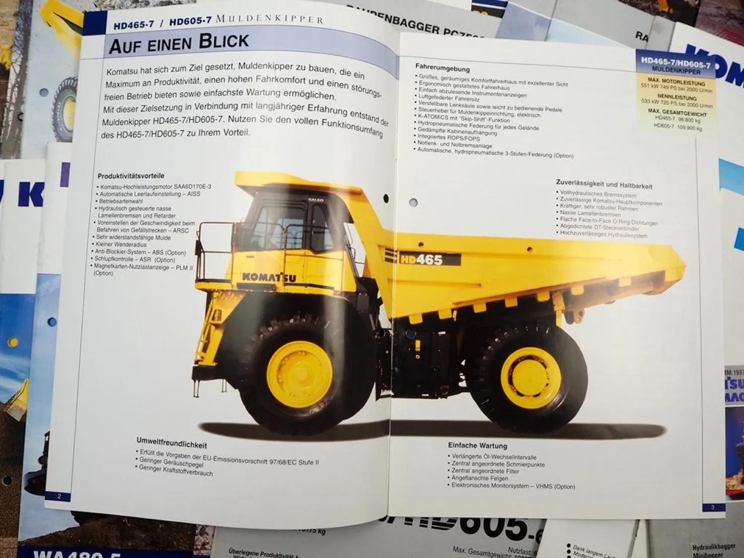 Posten mit ca. 50x Prospekt Komatsu Bagger Radlader Kipper 1980/90/2000er Jahre