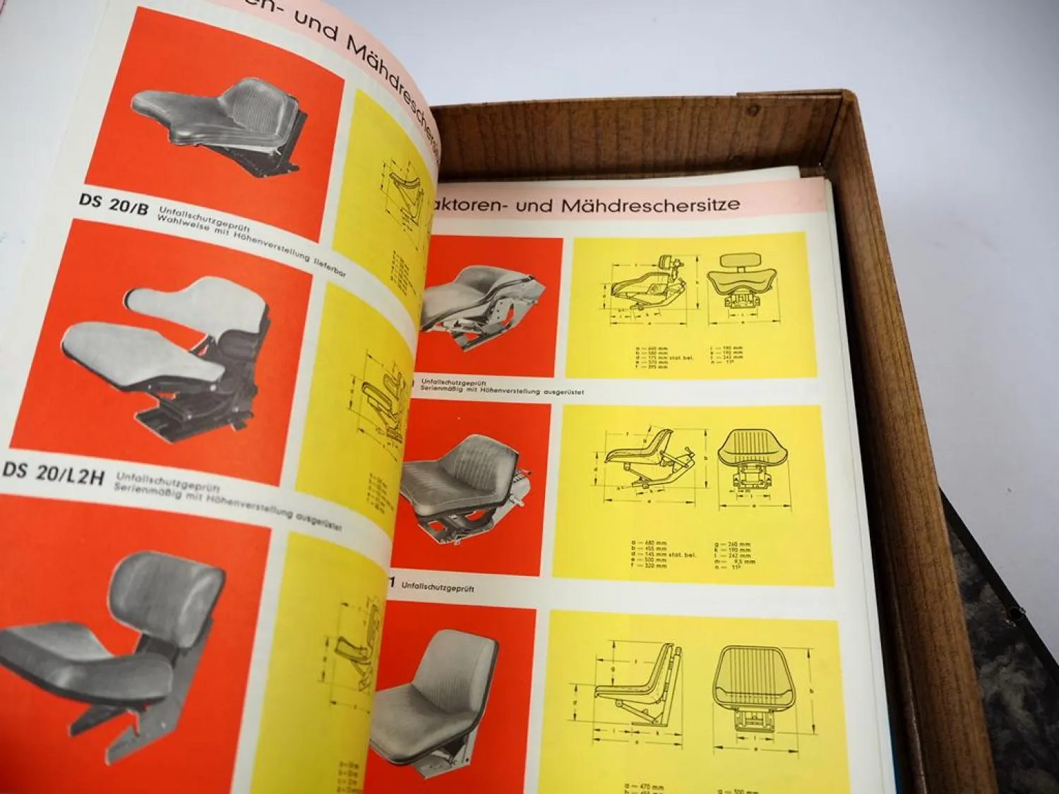 Posten Original Prospekte Fahrzeugsitze für Nutzfahrzeuge in Archivkasten