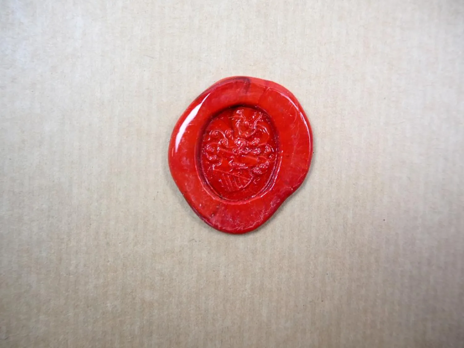 Posten Siegel auf Pappe ca. 75 Stück aus Siegellack