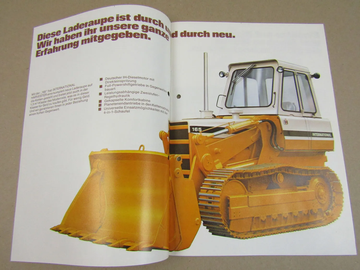 Prospekt IHC International Harvester 165 Laderaupe mit D-310 Motor 85 PS ca 1972
