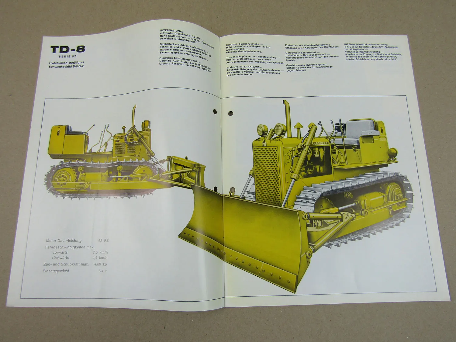 Prospekt IHC International Harvester TD-8 Laderaupe mit BD-281 62 PS Motor