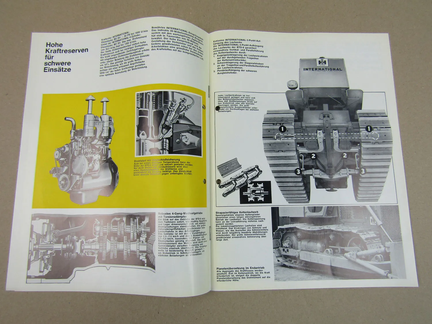 Prospekt IHC International Harvester TD-8 Laderaupe mit BD-281 62 PS Motor