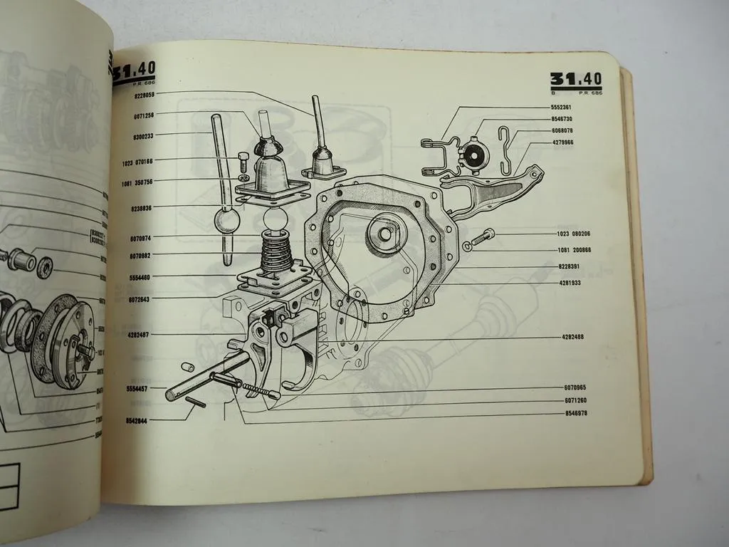 Renault 4 R 1120 1121 1122 2102 Catalogue de Pieces de Rechange P.R.686/2