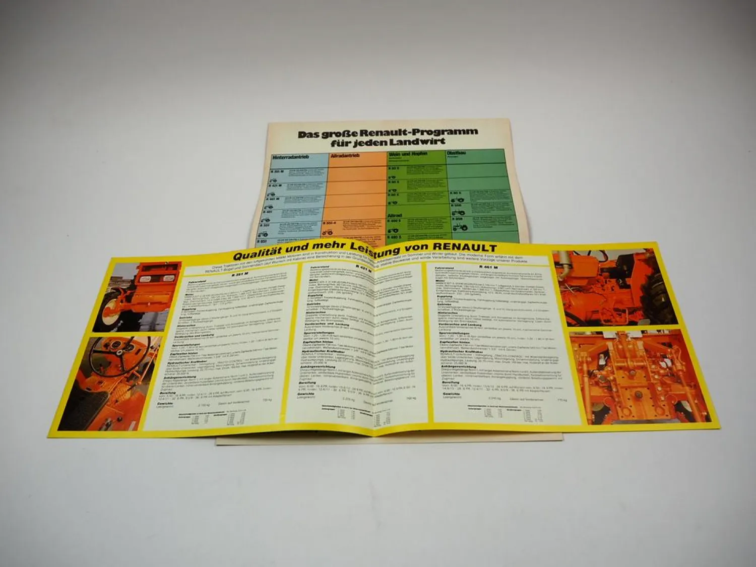 Renault R 351 M - R 1451-4 Traktor 2 Prospekte Technische Daten ca. 1980