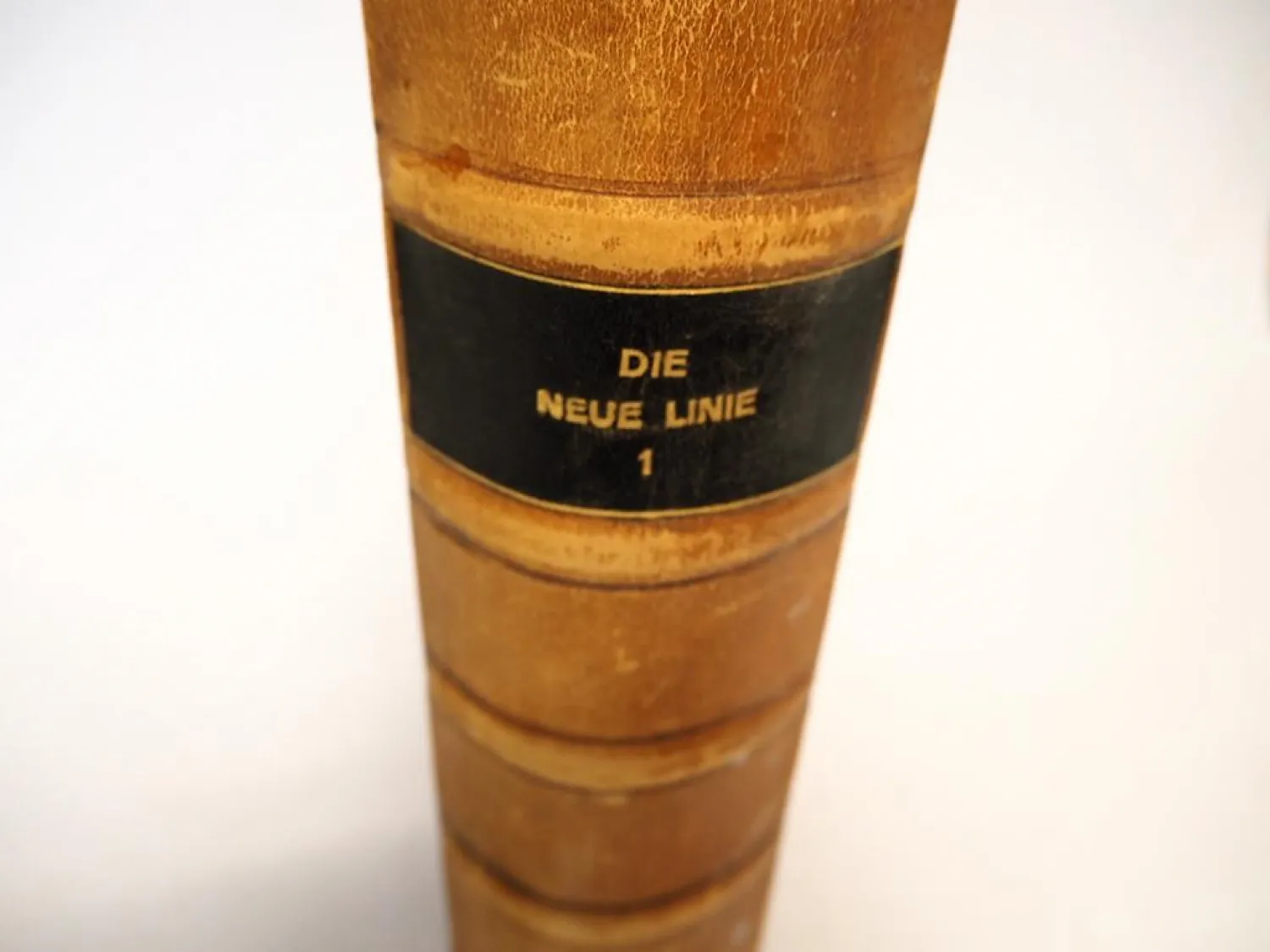 Seltener original Leder Zeitschriften Stehsammler Nr.1 Die Neue Linie ca. 1940