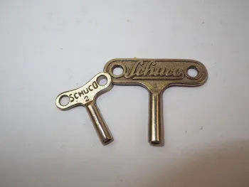2 Stück Aufziehschlüssel Blechspielzeug Original Schuco Grösse 2 3