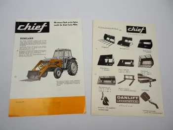 2x Original Prospekt Chief Frontlader Typ S900 & Zubehör am Leyland Traktor