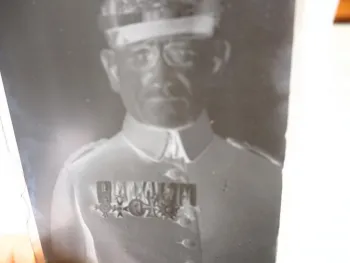 4 Glasplatten Foto Negative Deutscher Offizier mit Ordensspange und Pickelhaube
