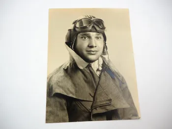 Foto Großformat Porträt Pilot mit Fliegerhaube und Schutzbrille 1940
