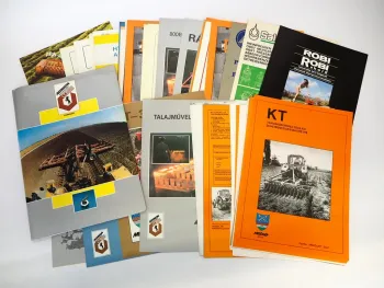 Posten Original Prospekte in Mappe ca. 50 Stück Landtechnik Ungarn 1970/90er J.
