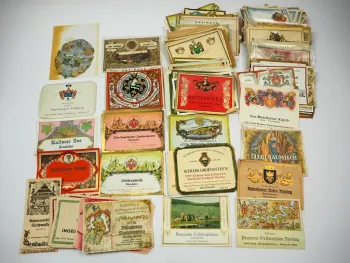 Posten über 100 Stück Etiketten Wein meist Rheinland-Pfalz 1930er bis 1970er J.